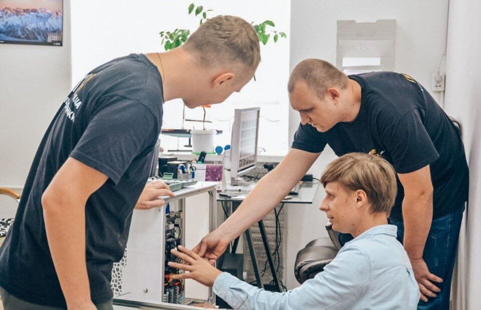 Інженерія, складання та контроль якості Briolight