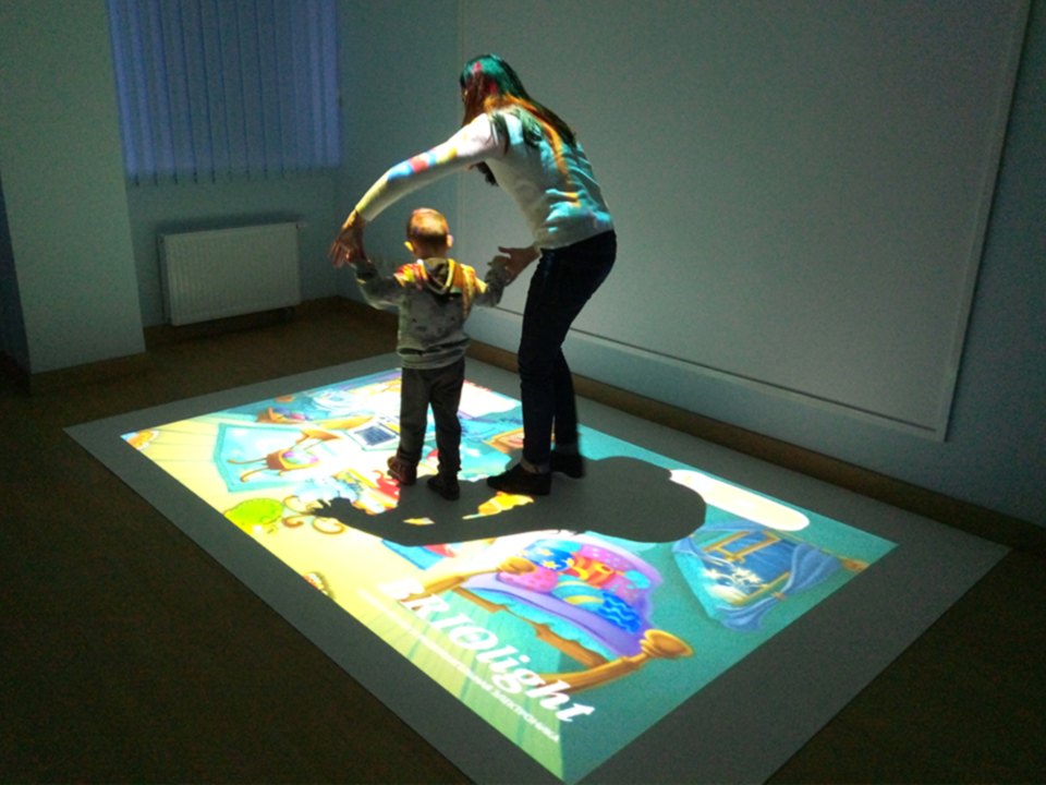 Briolight iFloor 16 – інтерактивна підлога L26 EDU